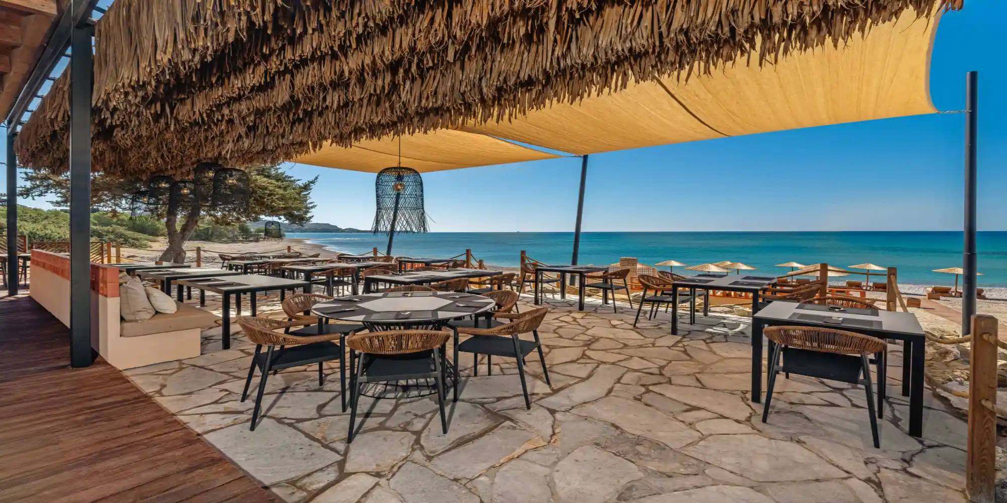 Kanaloa — food and drinks by the beach