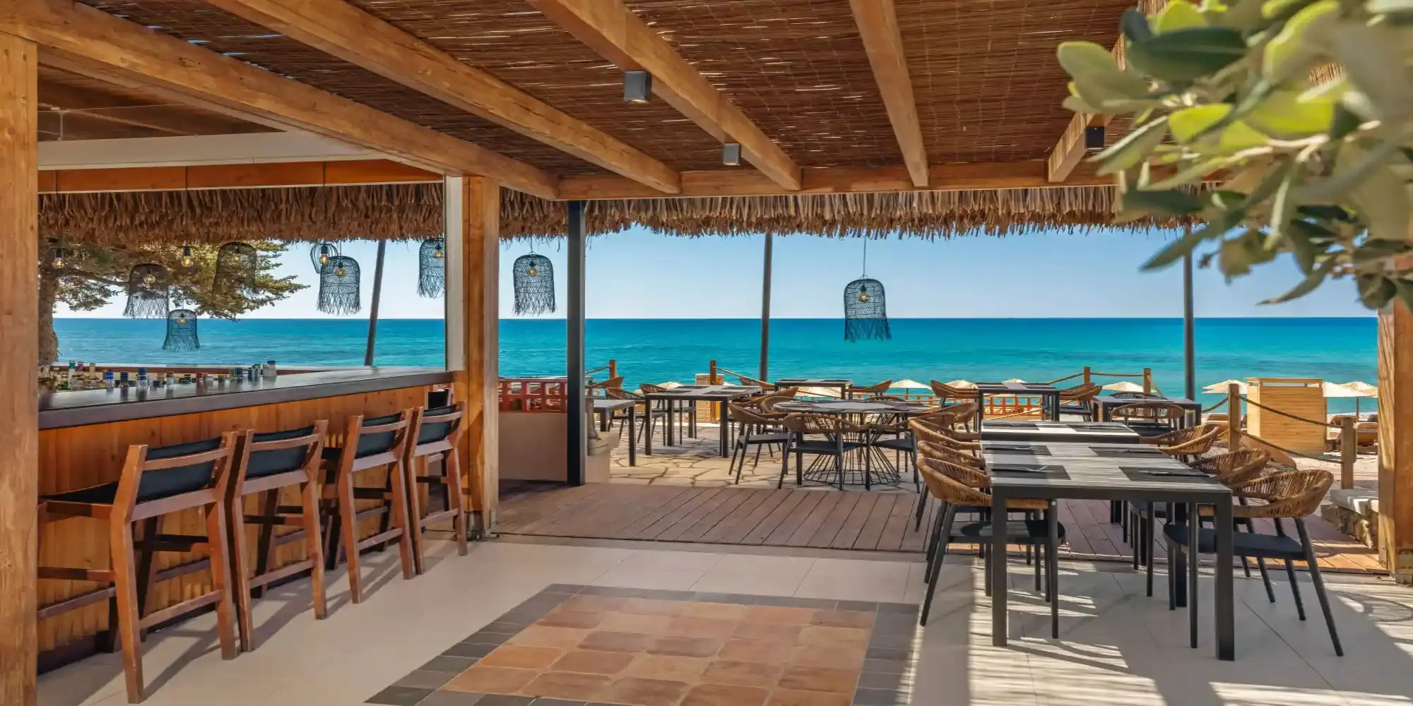 Kanaloa — cocktails and dining by the sea